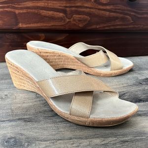 Italian Shoemakers sz 9 cream Sandals